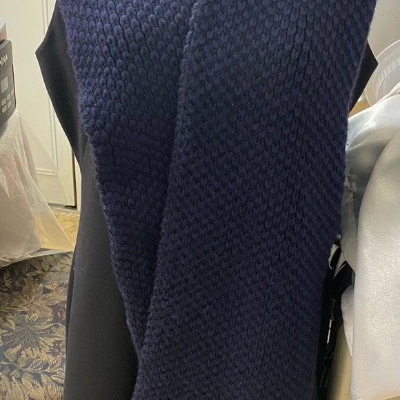 NWOT Chanel Navy Cashmere CC
Logo Shooting Star Scarf - Picture 10 of 16